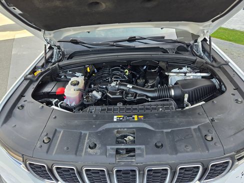 Used 2023 Jeep Grand Cherokee L Laredo w/ Luxury Tech Group I AWD/4WD image 19