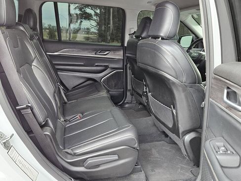 Used 2022 Jeep Grand Cherokee L Limited image 12