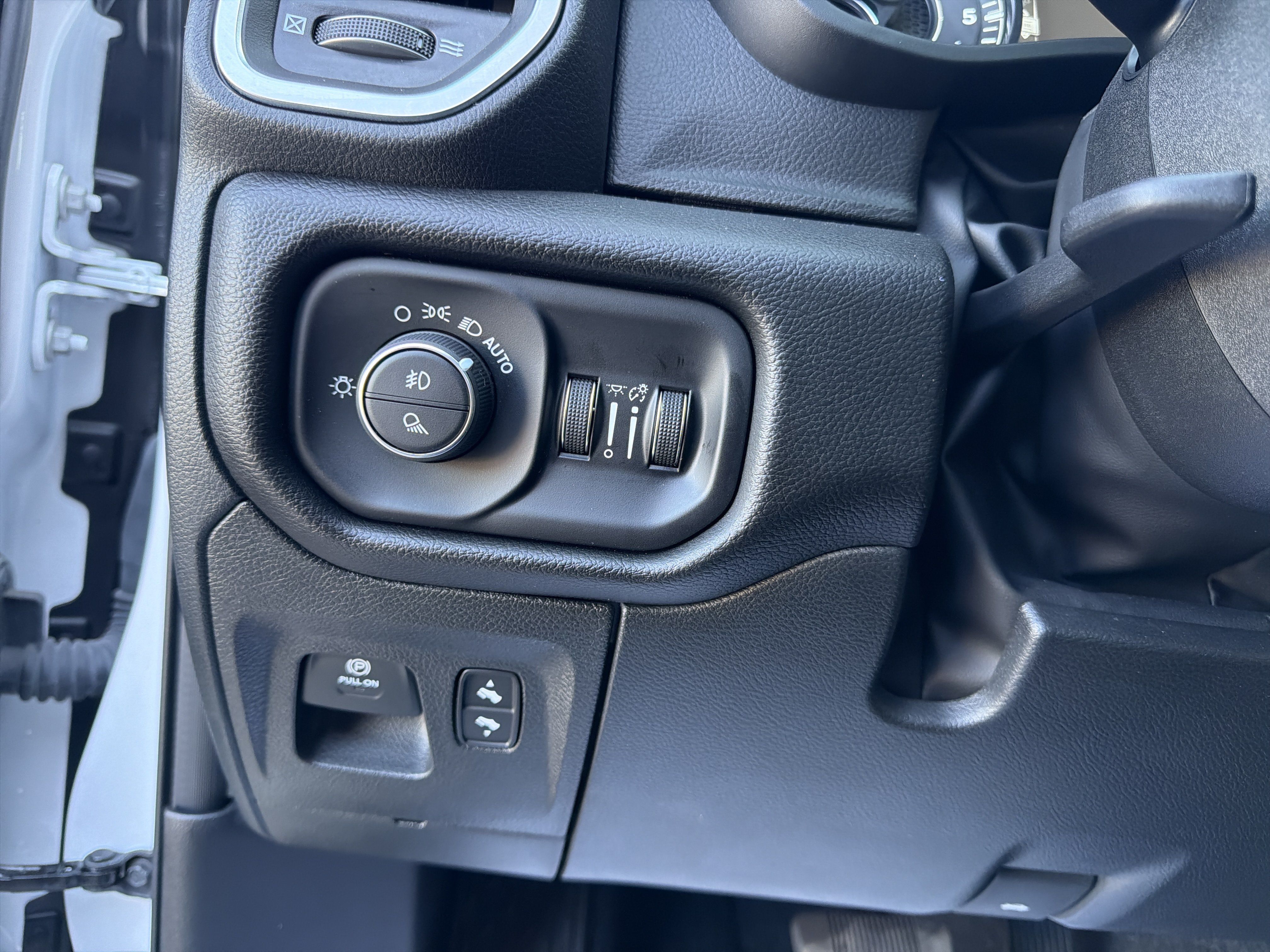 Used 2025 RAM 1500 Big Horn AWD/4WD image 16