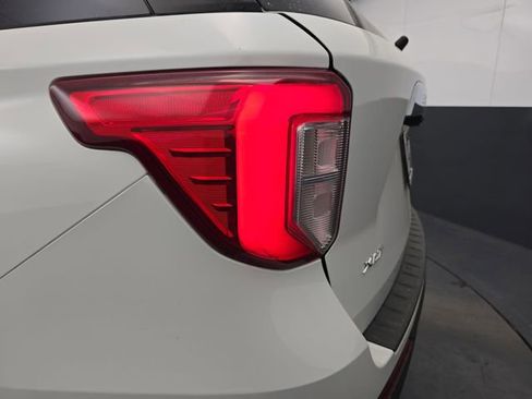Used 2021 Ford Explorer XLT RWD image 18