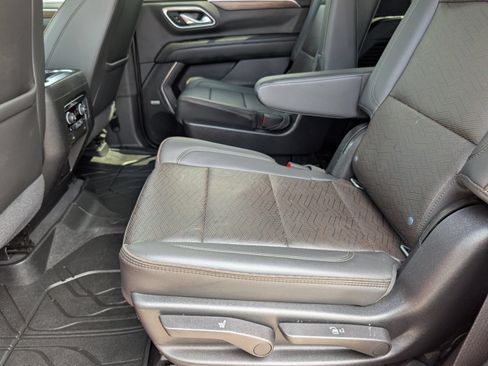 Used 2021 Chevrolet Tahoe High Country w/ Premium Package AWD/4WD image 16