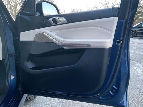 Used 2021 BMW X7 M50i image 24