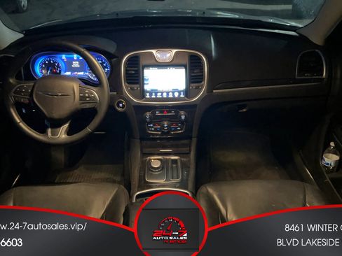 Used 2015 Chrysler 300 Limited image 34