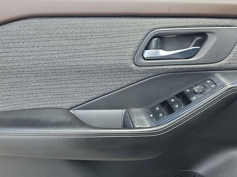 Used 2023 Nissan Rogue SV image 20