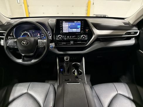Used 2020 Toyota Highlander XLE AWD/4WD image 10