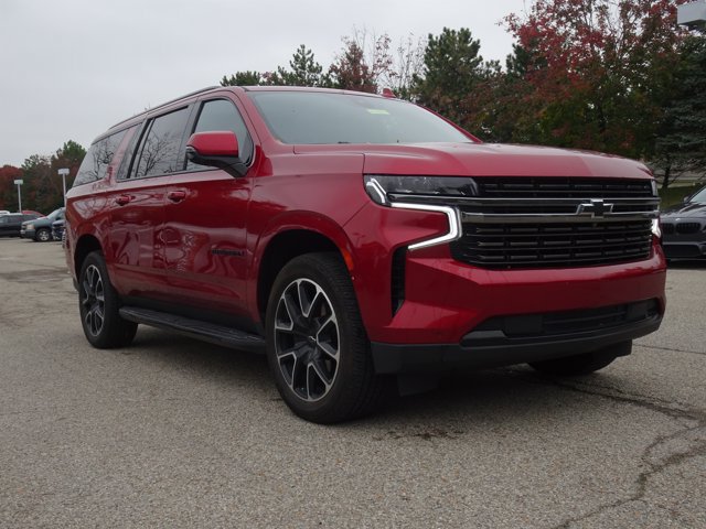 Used 2022 Chevrolet Suburban RST w/ Luxury Package AWD/4WD image 9