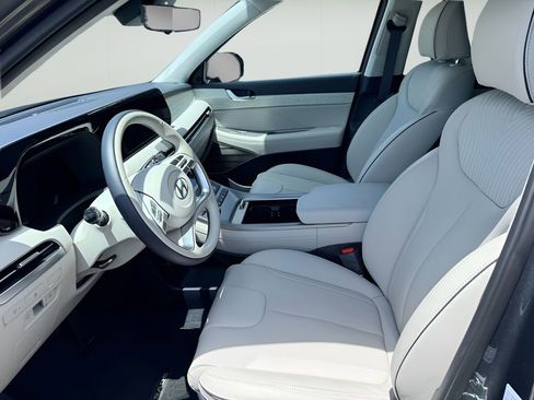 Used 2025 Hyundai Palisade Calligraphy FWD image 9