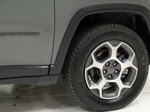 Used 2022 Jeep Compass Trailhawk w/ Trailhawk Convenience Group AWD/4WD image 29