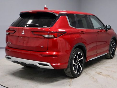 Used 2024 Mitsubishi Outlander SE image 12