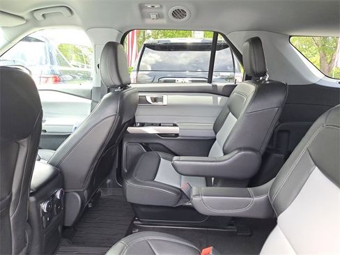 Used 2022 Ford Explorer XLT w/ Equipment Group 202A image 12