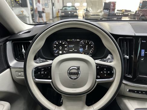 Used 2019 Volvo XC60 T5 Inscription w/ Protection Package Premier image 20