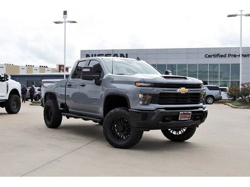 Used 2025 Chevrolet Silverado 2500 Custom w/ Custom Value Package image 1