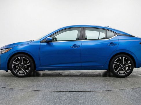 Used 2025 Nissan Sentra SV image 5