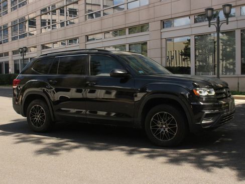 Used 2018 Volkswagen Atlas S image 2