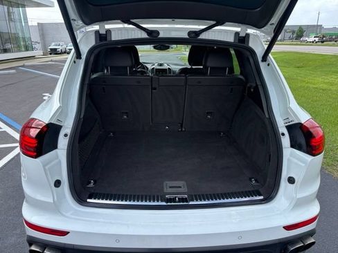 Used 2016 Porsche Cayenne Turbo AWD/4WD image 14
