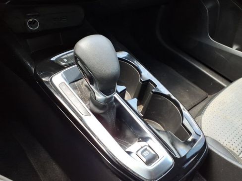 Used 2025 Chevrolet Trax LT FWD image 15