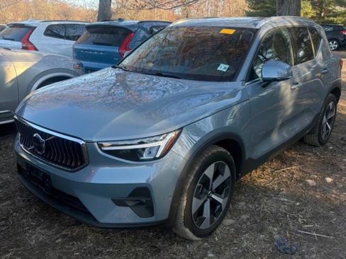 Used 2023 Volvo XC40 B5 Plus w/ Driver Assist Package image 1