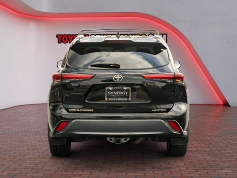 Used 2023 Toyota Highlander Limited FWD image 7
