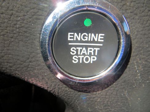 Used 2020 Ford Edge SE image 11