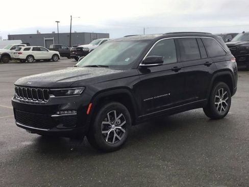 New 2025 Jeep Grand Cherokee Limited w/ Trailer Tow Package image 4