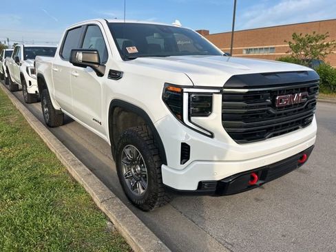 Used 2025 GMC Sierra 1500 AT4 image 2