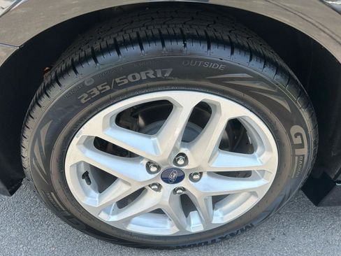 Used 2016 Ford Fusion SE FWD image 9