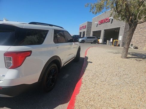 Used 2020 Ford Explorer XLT w/ Equipment Group 202A AWD/4WD image 27