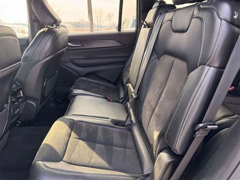 Used 2024 Jeep Grand Cherokee L Laredo image 10