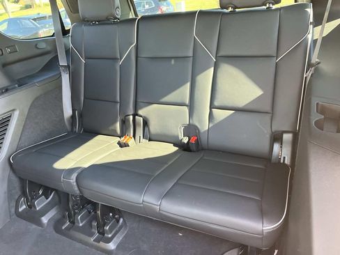 Used 2021 Cadillac Escalade Premium Luxury w/ Performance Package image 20