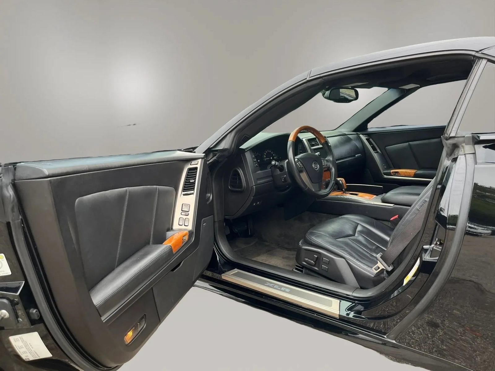 Used 2006 Cadillac XLR RWD image 10