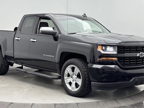 Used 2019 Chevrolet Silverado 1500 Custom w/ Custom Convenience Package RWD image 3