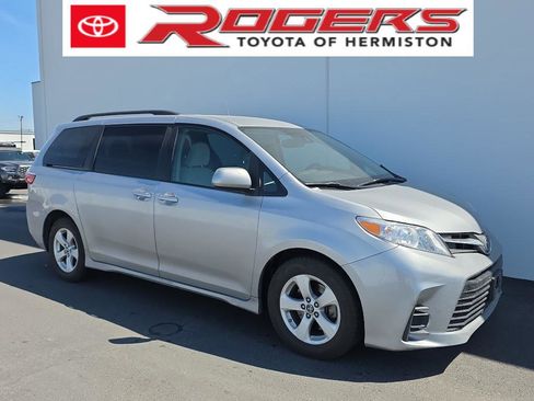 Used 2018 Toyota Sienna LE FWD image 1