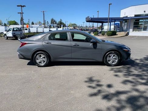 New 2026 Hyundai Elantra SE FWD image 6
