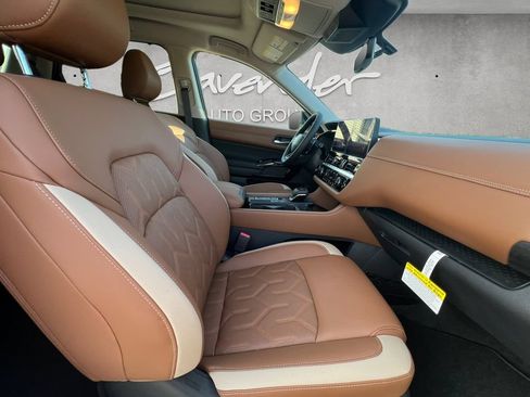 New 2026 Nissan Pathfinder Platinum FWD image 25