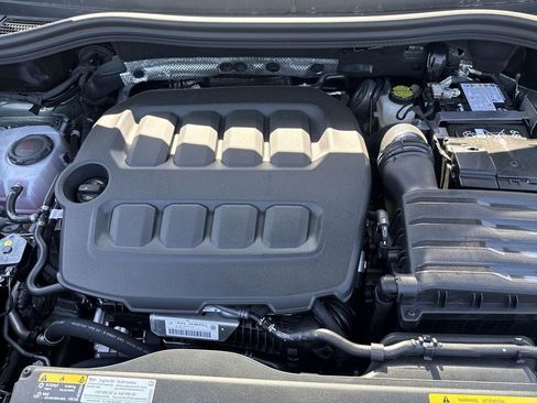 New 2026 Volkswagen Tiguan SE R-Line FWD image 17