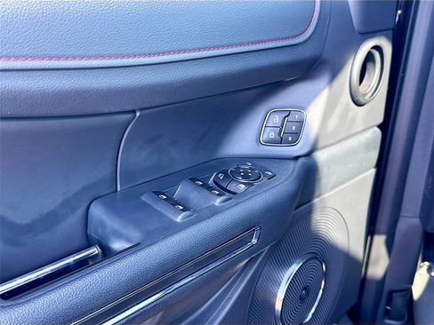 Used 2024 Ford Expedition Limited image 16