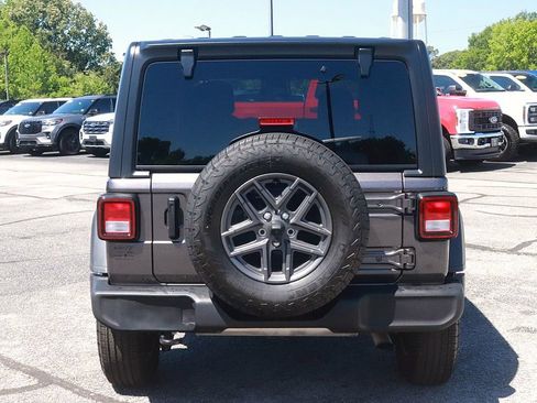 Used 2025 Jeep Wrangler Unlimited Sport AWD/4WD image 6