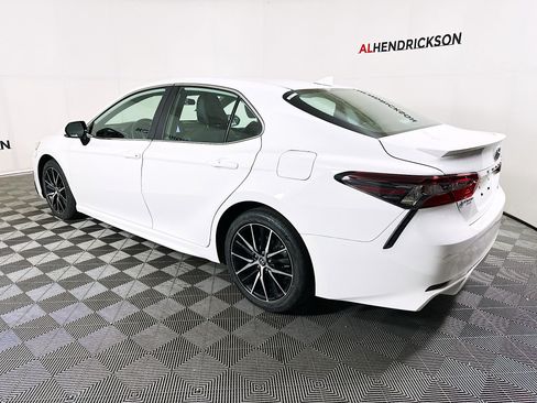 Used 2023 Toyota Camry SE image 5