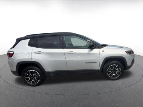 Used 2025 Jeep Compass Trailhawk AWD/4WD image 16