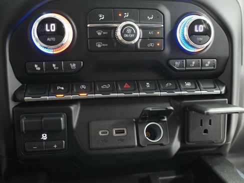 Used 2021 GMC Sierra 1500 Denali RWD image 16