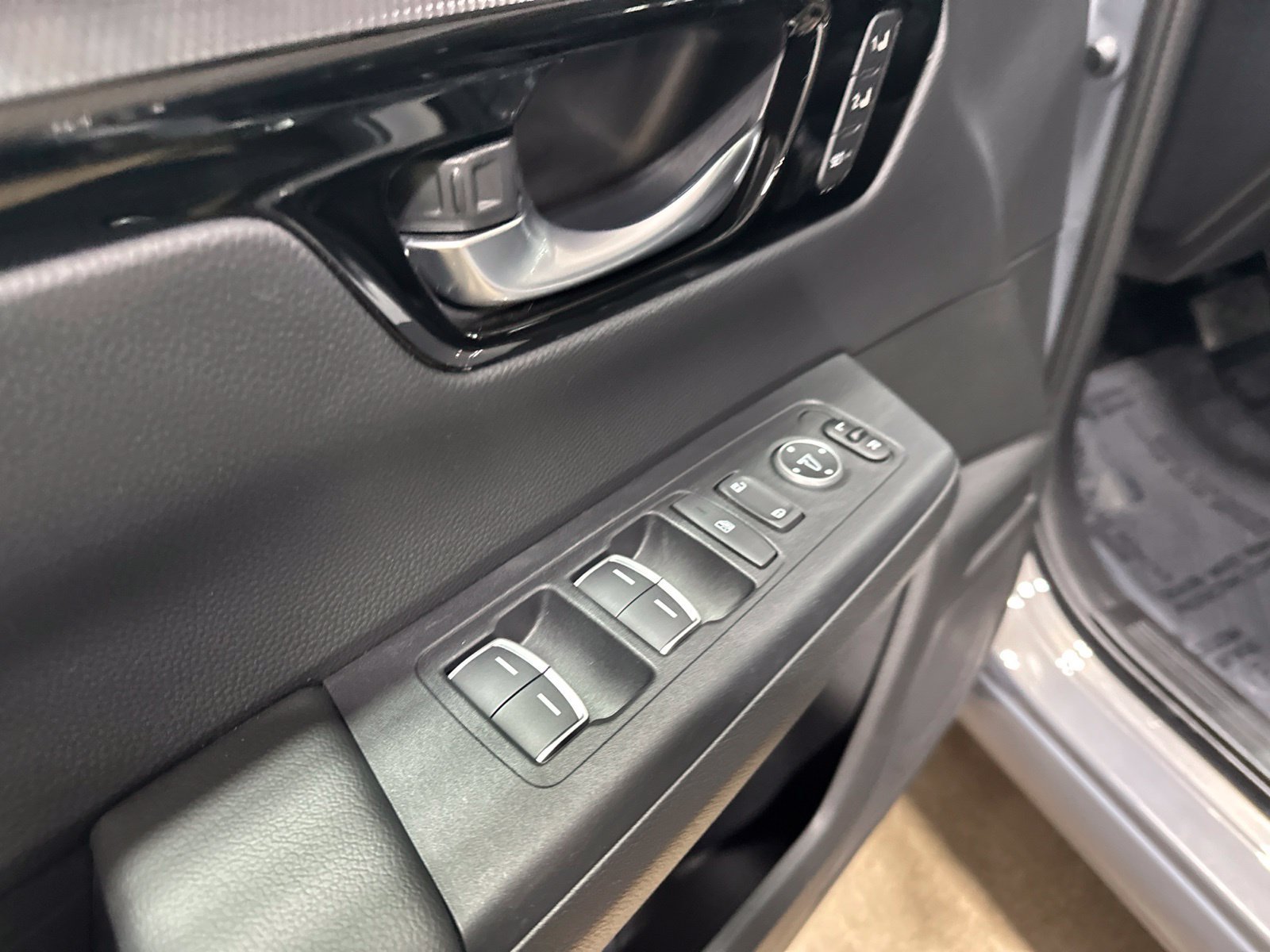 Used 2024 Honda CR-V EX-L image 18