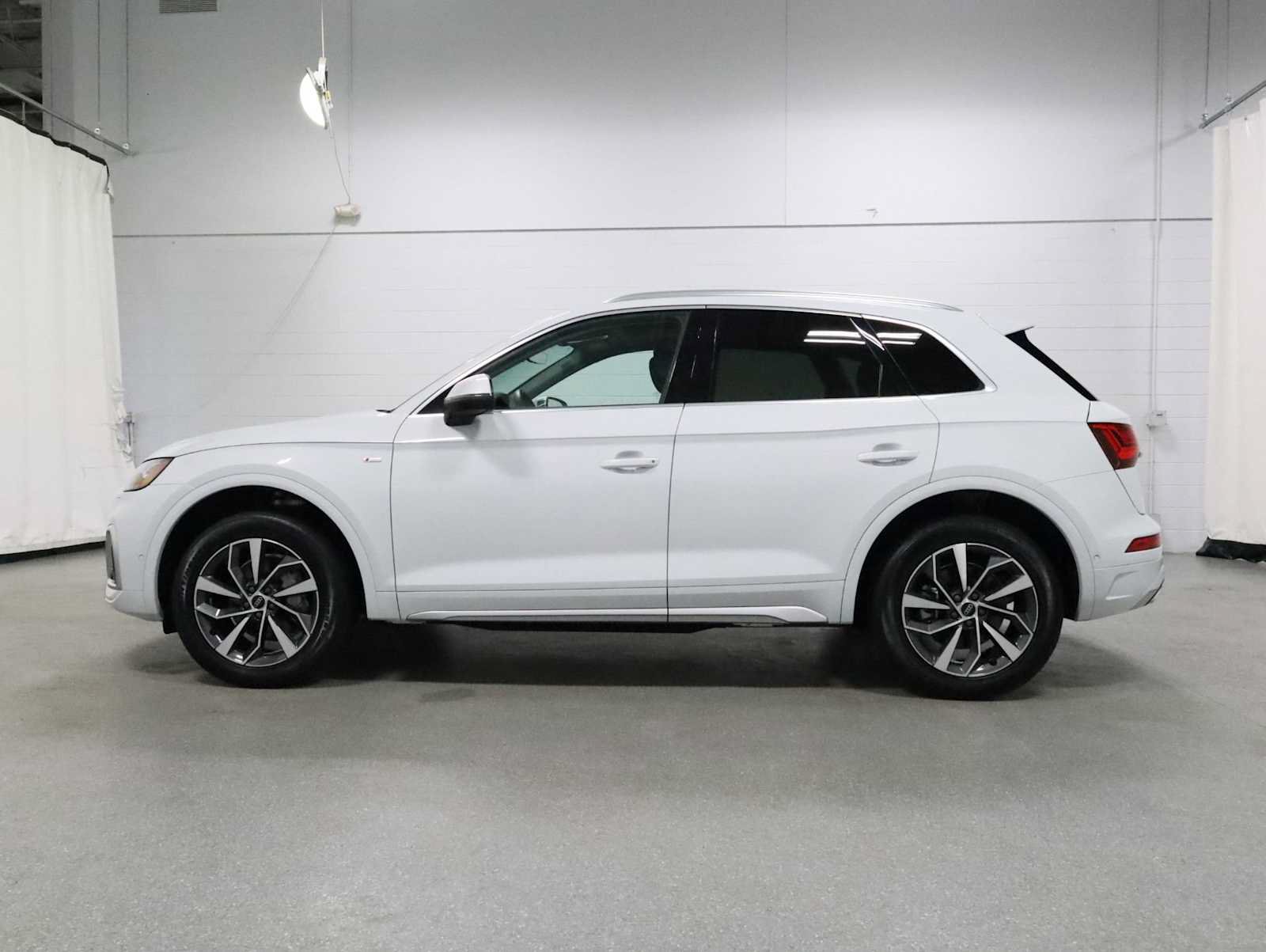 Used 2023 Audi Q5 2.0T Prestige w/ Prestige Package AWD/4WD image 2