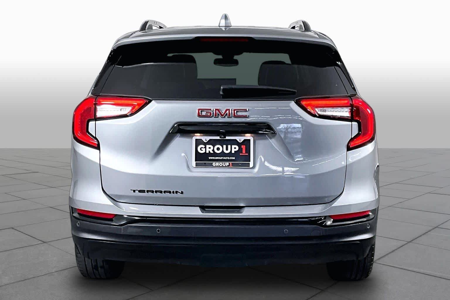 Used 2024 GMC Terrain SLT w/ Elevation Edition FWD image 4