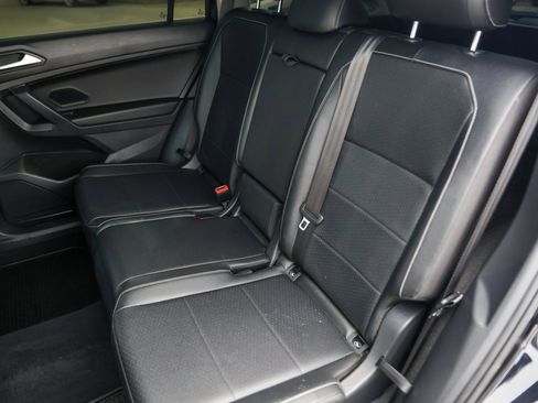 Used 2021 Volkswagen Tiguan SE w/ Panoramic Sunroof Package image 24