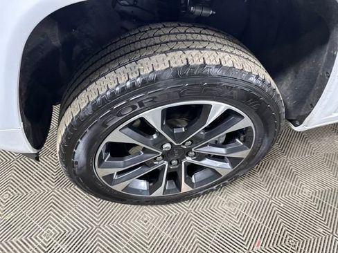 Used 2023 Jeep Grand Cherokee Overland w/ Luxury Tech Group IV image 10