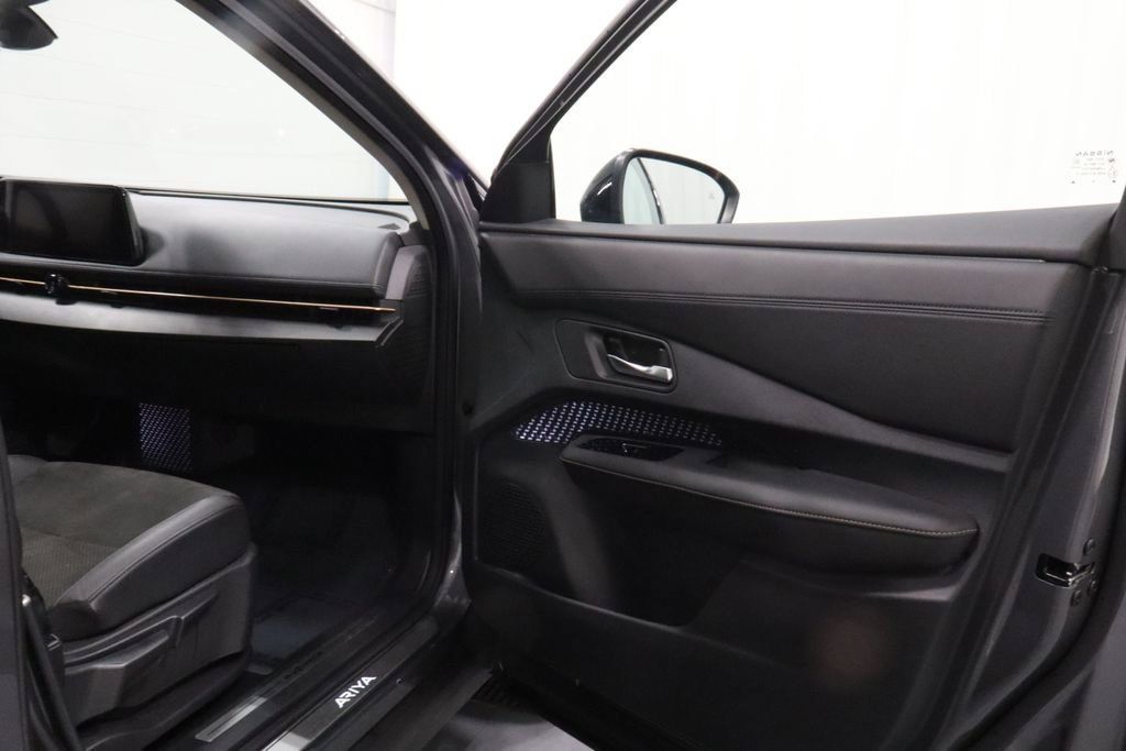 Used 2024 Nissan Ariya AWD image 16
