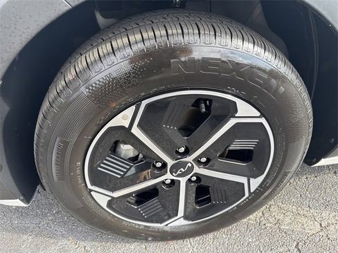 Certified 2025 Kia Niro LX image 32