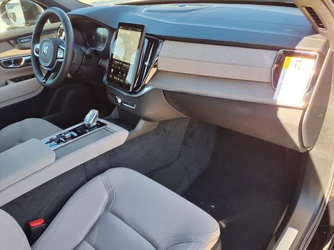 New 2026 Volvo XC90 T8 Plus image 10