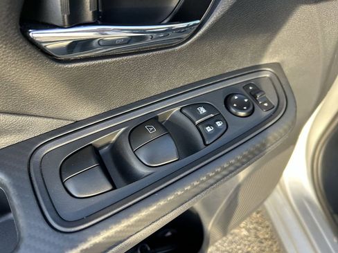 Used 2025 Nissan Versa SV w/ Trunk Package image 24