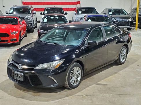 Used 2017 Toyota Camry SE FWD image 36